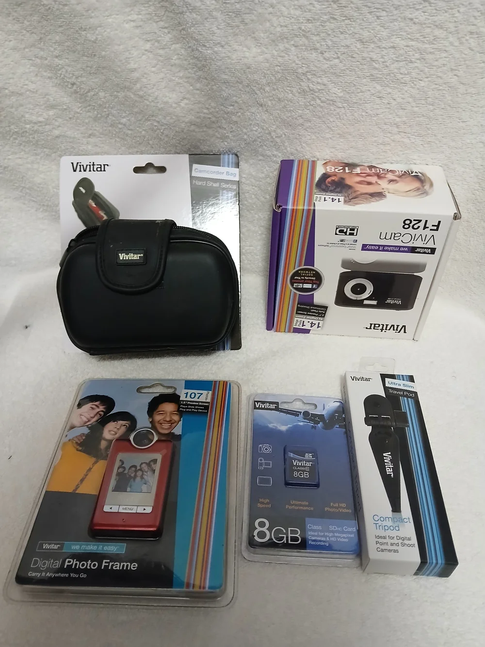 Vivitar ViviCam F128 Digital Camera/8GB SD Card/Digital Photo Frame/ Cam Case.